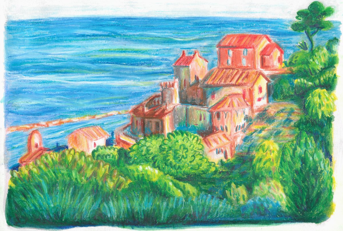 Illustrazione colorata di un borgo di case dai tetti rossi su un promontorio verde, affacciato sul mare azzurro.
